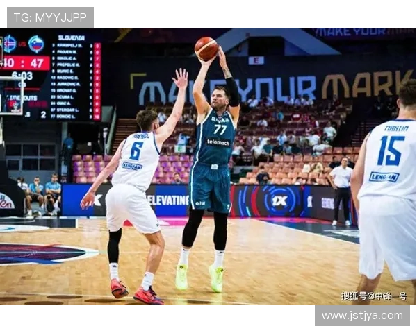 里夫斯助攻克里斯蒂精准三分展现默契配合助力球队逆转胜利 里夫斯助攻克里斯蒂精准三分展现默契配合助力球队逆转胜利